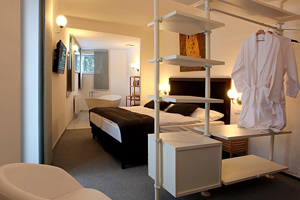 Hotel Koruna Chlumec nad Cidlinou Ngoại thất bức ảnh