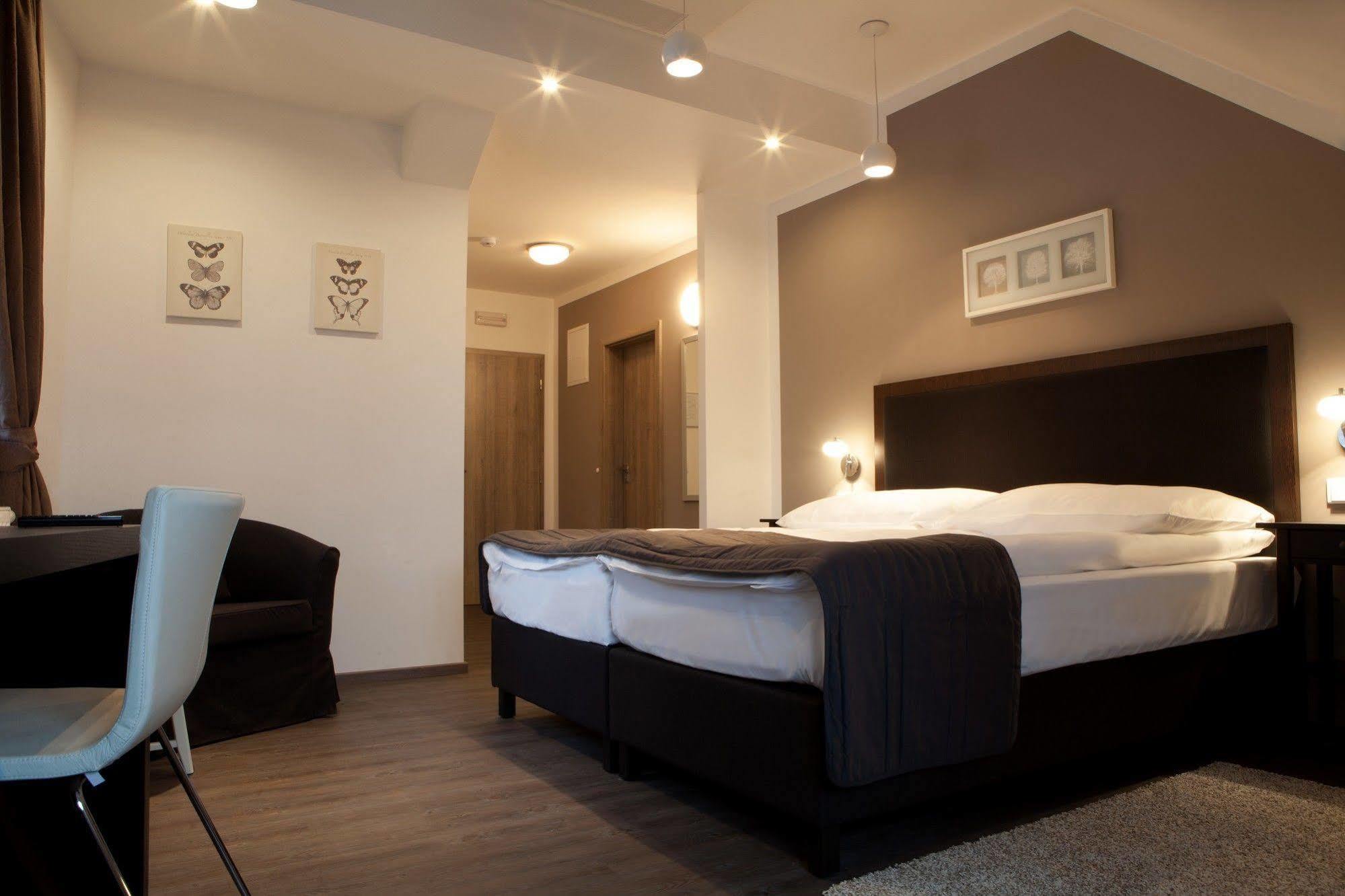 Hotel Koruna Chlumec nad Cidlinou Ngoại thất bức ảnh